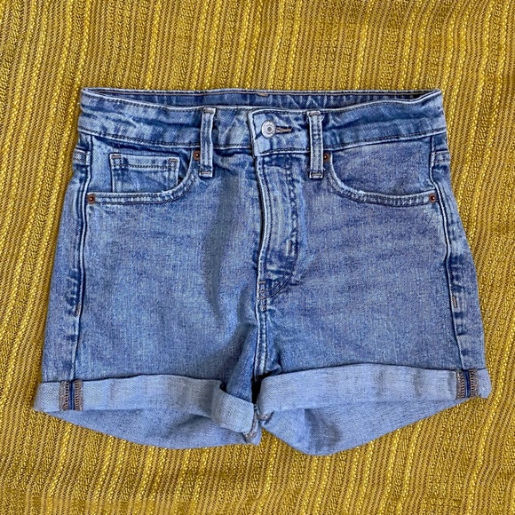 Old Navy | O.G. Short High Rise Medium Wash Cuffed Hem Jean Shorts - Picture 3 of 5